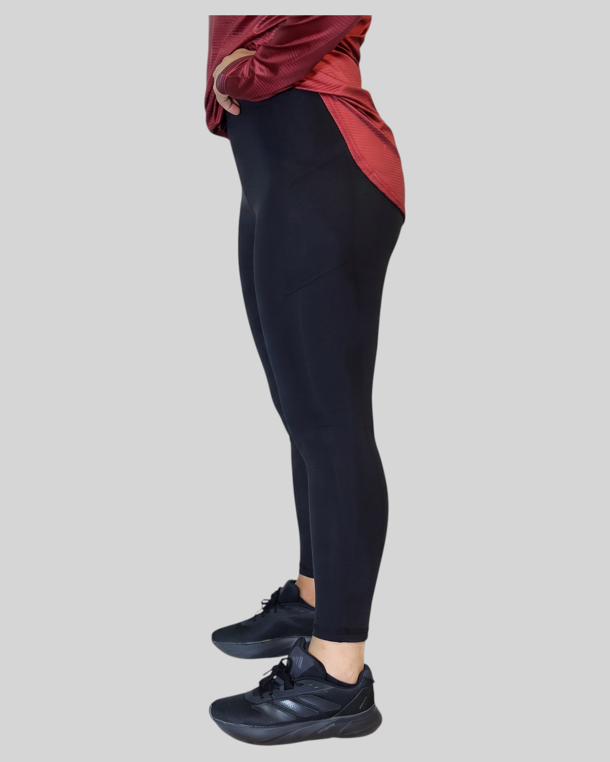 Black high-waisted pocket leggings by Proven Sportswear, featuring a snug fit and functional pockets for activewear.