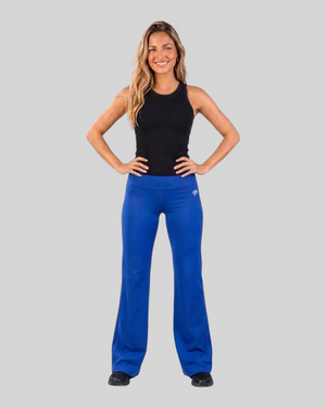Navy blue flare leggings by Proven Sportswear featuring a stylish flow flare design on a model, perfect for activewear.